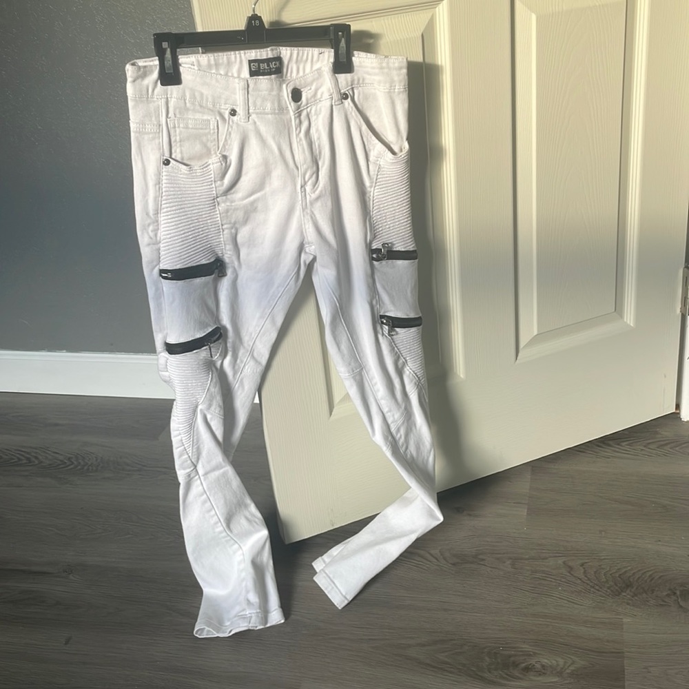 Like new condition. Size 30/30
